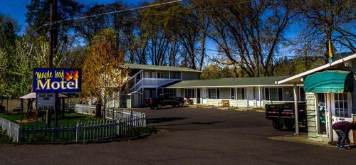 Shady Cove Hotel | Maple Leaf Motel
