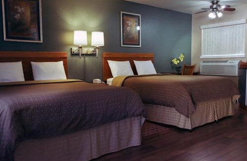 Shady Cove Hotel | Maple Leaf Motel