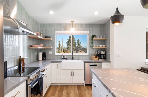 Seattle House | Maple Leaf Retreat |2BD 3B| Garage Parking