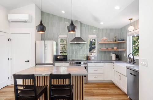 Seattle House | Maple Leaf Retreat |2BD 3B| Garage Parking