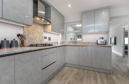 Reading Apartment | Maple Lodge - 3-Bed, 3-Bath with Garden & Parking