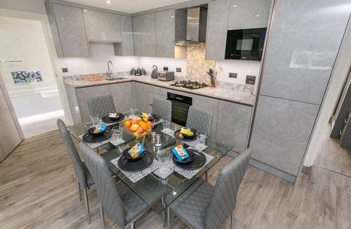 Reading Apartment | Maple Lodge