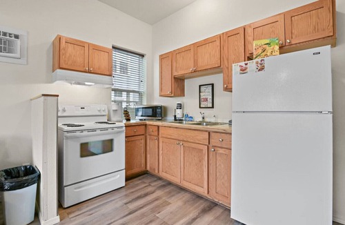 West Central Apartment | Maple Manor Central Retreat