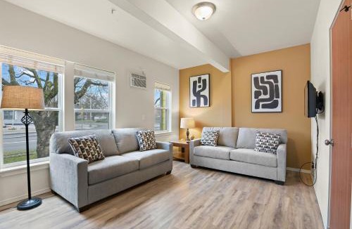 West Central Apartment | Maple Manor City Scene