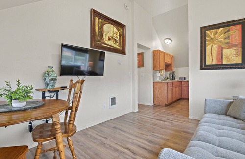 West Central Apartment | Maple Manor City View