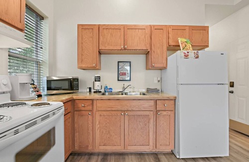 West Central Apartment | Maple Manor Urban Sanctuary