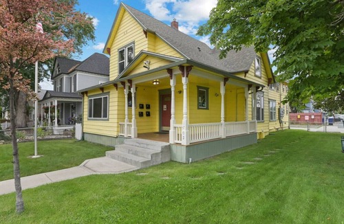 West Central Apartment | Maple Manor Urban Sanctuary