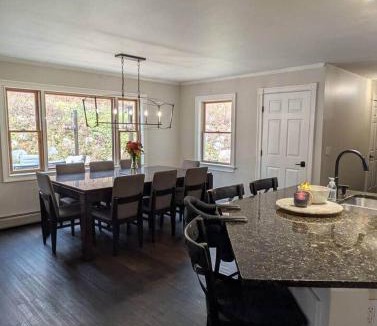 Richmond House | Maple Mountain Getaway