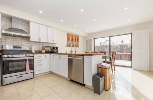Pickering House | Maple Nest Pickering for your stay