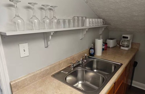 Fayetteville Apartment | Maple Place Guesthouse