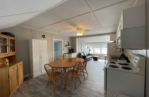 Lyndhurst Cottage | Maple Ridge - Charleston Lake Ontario