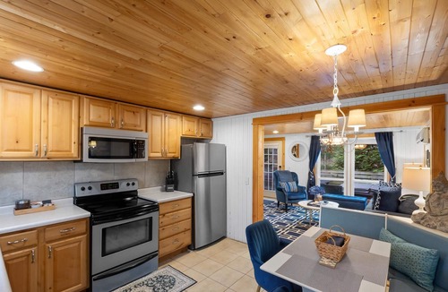 Saugatuck Villa | Maple Ridge Green Cottage HOT TUB!