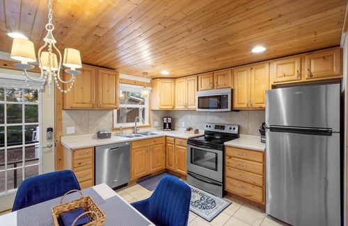 Saugatuck Villa | Maple Ridge Green Cottage HOT TUB!