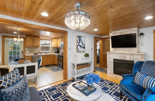 Saugatuck Villa | Maple Ridge Green Cottage HOT TUB!