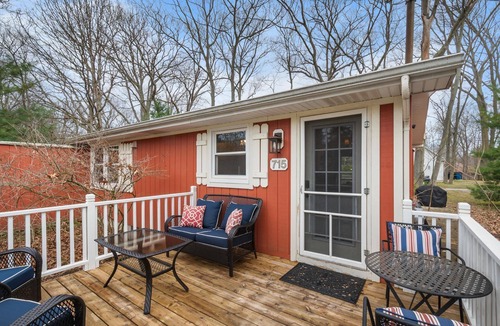 Saugatuck Villa | Maple Ridge Red Cottage HOT TUB!