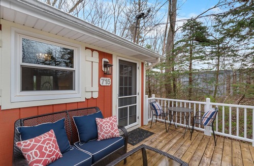 Saugatuck Villa | Maple Ridge Red Cottage HOT TUB!