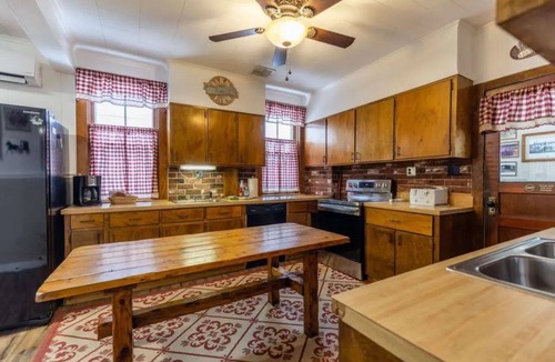 Hesston House | Maple Station - Raystown Lake: Seven Points Marina