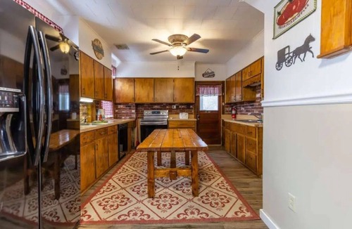 Hesston House | Maple Station - Raystown Lake: Seven Points Marina