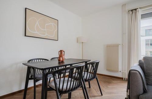 Wipkingen Apartment | Maple Suite Zürich Helle Ferienwohnung mit Balkon & 2 großen Schlafzimmern