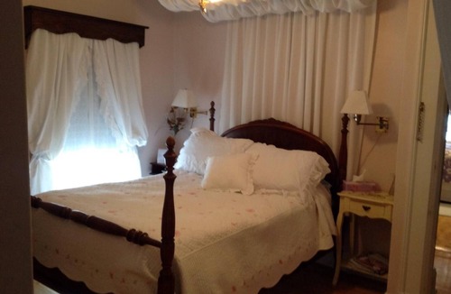 Grand Falls Bed & Breakfast | Maple Tourist Home Bed & Breakfast