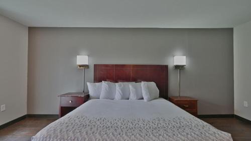 Center Moreland Hotel | Maplehurst Motel