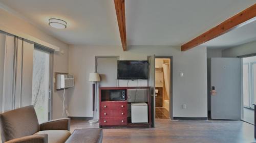 Center Moreland Hotel | Maplehurst Motel