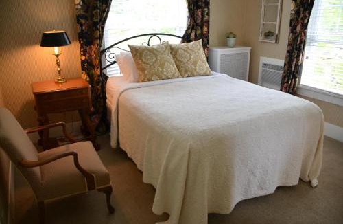 Saugatuck Bed & Breakfast | Maplewood Hotel