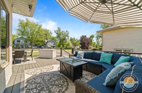Walworth House | Maplewood Manor 6BR Lake Geneva Golf & Weddings