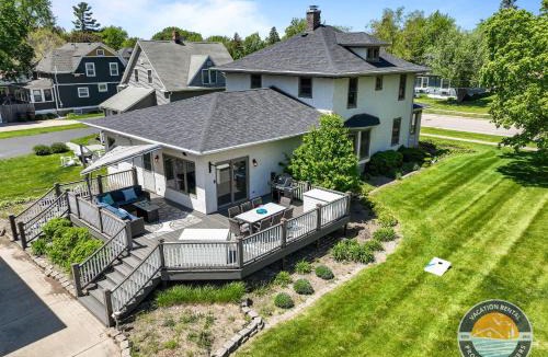 Walworth House | Maplewood Manor 6BR Lake Geneva Golf & Weddings