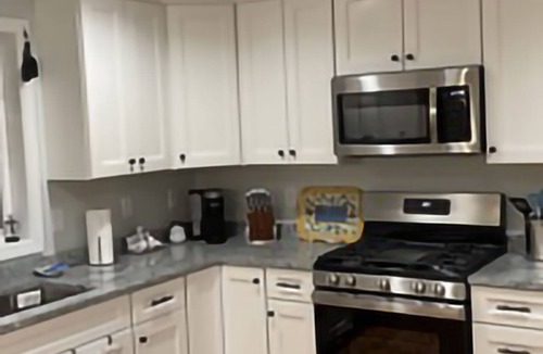 Kingston House | Maplewood Retreat Pet-Friendly *NH Location*