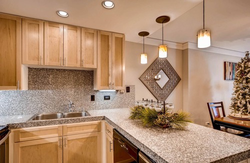 Peak 9 Condo | Mar Specials FAMILY FAVORITE SKI In/Out VILLAGE AT BRECK Ski School Pk 9 Pool +
