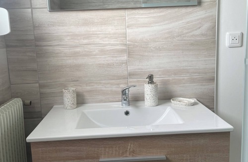 Montliot-et-Courcelles House | Mara House