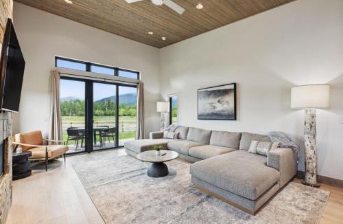 Hamilton House | Mara Luxury Cabin- Maple