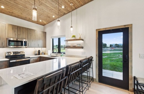 Hamilton Cabin | Mara Luxury Cabins- Ponderosa