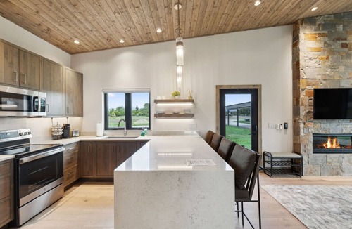 Hamilton Cabin | Mara Luxury Cabins- Ponderosa