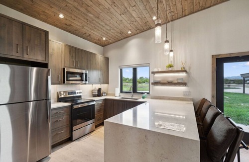 Hamilton Cabin | Mara Luxury Cabins- Ponderosa