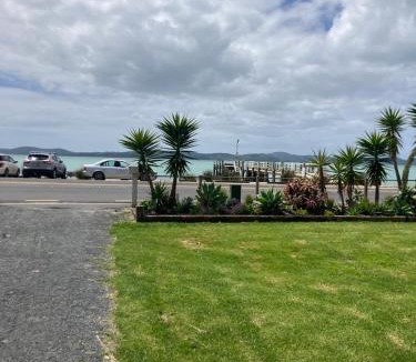 Maraetai Apartment | Maraetai Beachfront Studio Unit