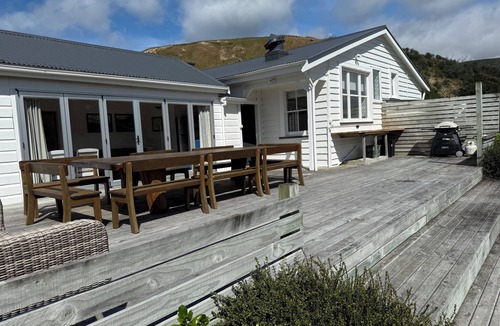 Akitio House | Marainanga Station Accommodation and more.