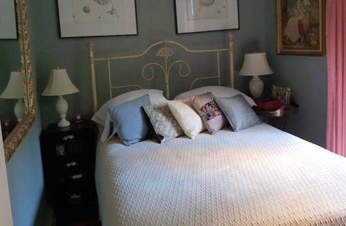 Arsenal Condo | Marais central Paris spectacular 2 BDR with AC and 2 private gardens very quiet