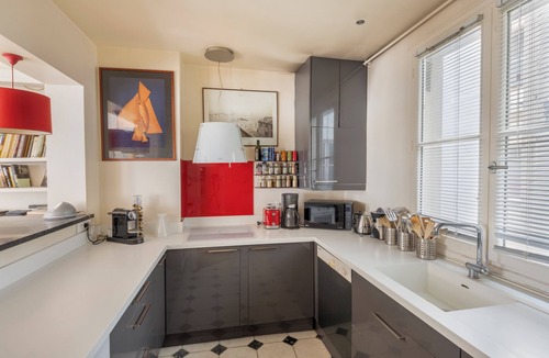 Marais Apartment | Marais District Spacious Apartment