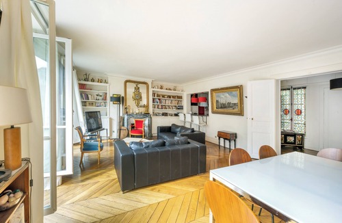 Marais Apartment | Marais District Spacious Apartment