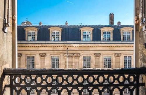 Saint-Gervais Apartment | Marais luxe-take a walk across the bridges of river Seine to Île de la Cité