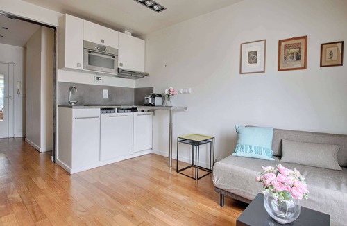 Arsenal Apartment | Marais, Seine 1BR AC by Melvane