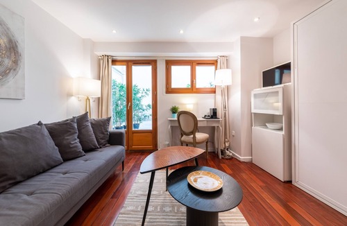 Arsenal Apartment | Marais Studio Vosges