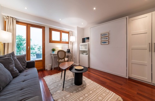 Arsenal Apartment | Marais Studio Vosges