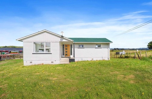 Maramarua House | Maramarua Views - 3-Bed Escape with Scenic Deck