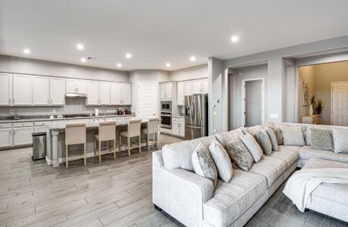 Tucson House | Marana Home w/Pool Access & Mountain Views!
