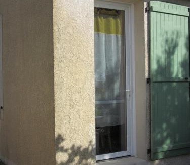 Les Gonds Bed & Breakfast | MARANATHA