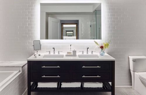 Florida Keys Hotel | Marathon Oceanfront Suite | Balcony + 2 Luxe Baths