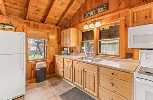 Brill Cabin | Marawaraden Summary: